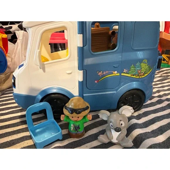 Fisher-Price Little People Songs & Sounds Camper RV Toy DFV78 Koala & Figure