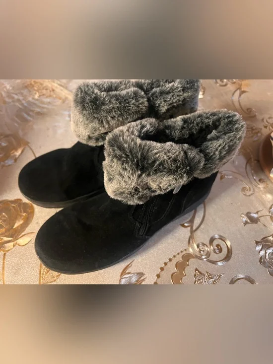 Women's Black Faux-Fur Fold-Over Winter Ankle Boots