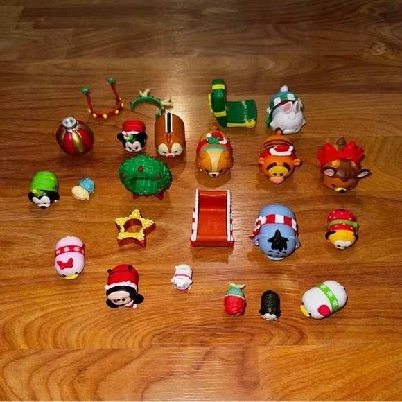 Disney Vinyl Tsum Tsum Large Assorted Lot Mostly Holiday Christmas Tsum Tsums