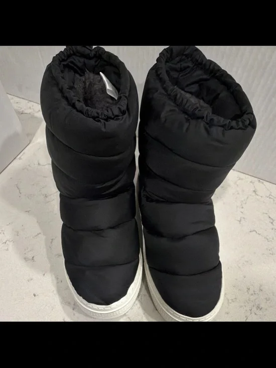 Ross & Snow Wool-Lined Nylon Puff Boot Size 7