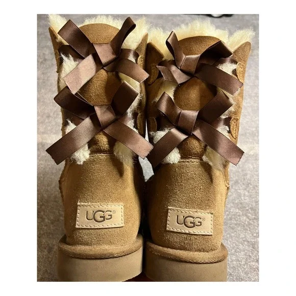 UGG Bailey Bow II Chestnut Suede Boots Womens 9 Brown 1016225 Fur Lined Slip ON