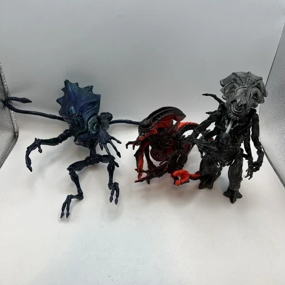 Alien Action Figures Set of 3 in Assorted Colors