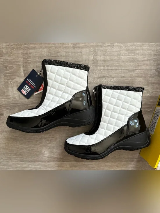 NEW! Womens Boots
