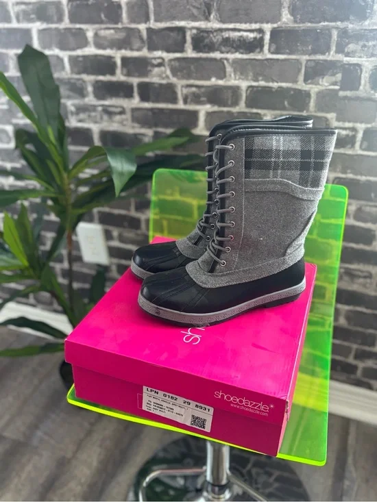aerie Gray Plaid Lace-Up Waterproof Winter Boots