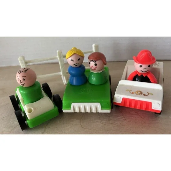 Vtg Fisher Price Little People LOT of 8 Family Car Fire Chief Fireman Fence Girl