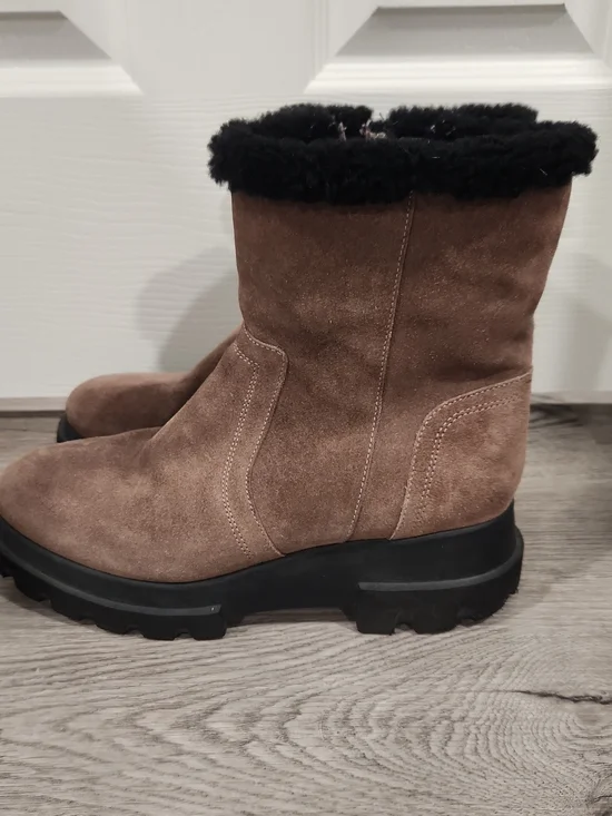 Aquatalia Kyla Brown Suede Shearling Boots 10.5 M Water Resistant Lug Sole $550