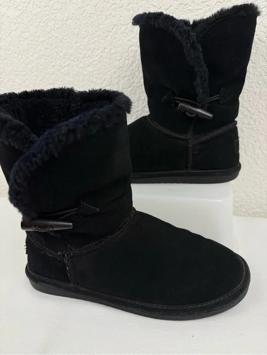 Bjorndal Joey | Black Leather Sheepskin Winter Boots | Toggle Cuff | Women's 6