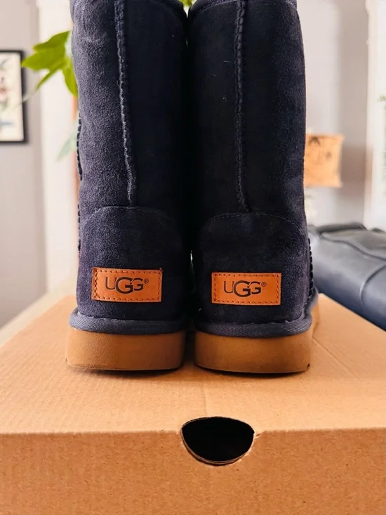 UGG Classic Short II Boots in Navy size 6 originals