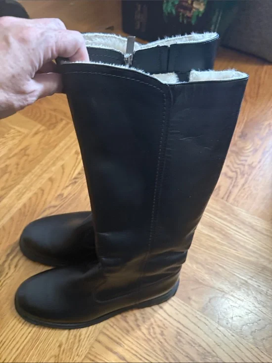La CANADIENNE Black Leather Winter Boots with Shearling Lining New No box