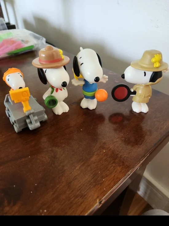 Snoopy toys lot of 4 detective basketball player camping w flashlight
