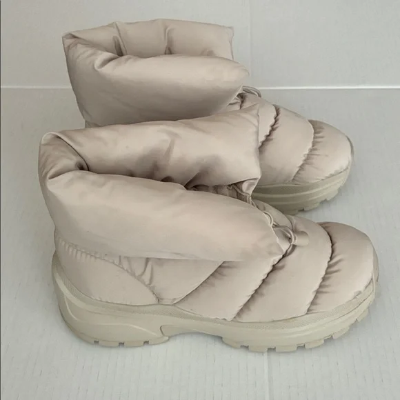 H&M Padded Trainer Puffer Pillow Boots Beige Cream SZ 7  (38)  Like new!