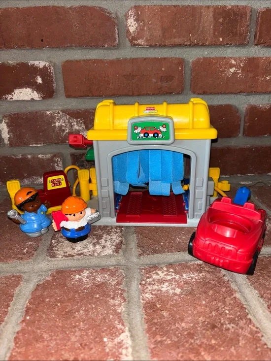 VTG Fisher-Price Gas N Go Car Wash 5pc Set w/ 2 Little People Figures