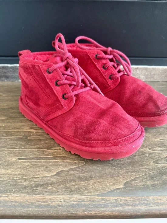 UGG Neumel Chukka Ankle Boots Red Suede Shearling Lined Women’s US 6