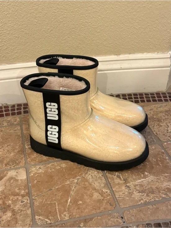 UGG Women Clear Classic Mini Waterproof Rain Boots Size 7