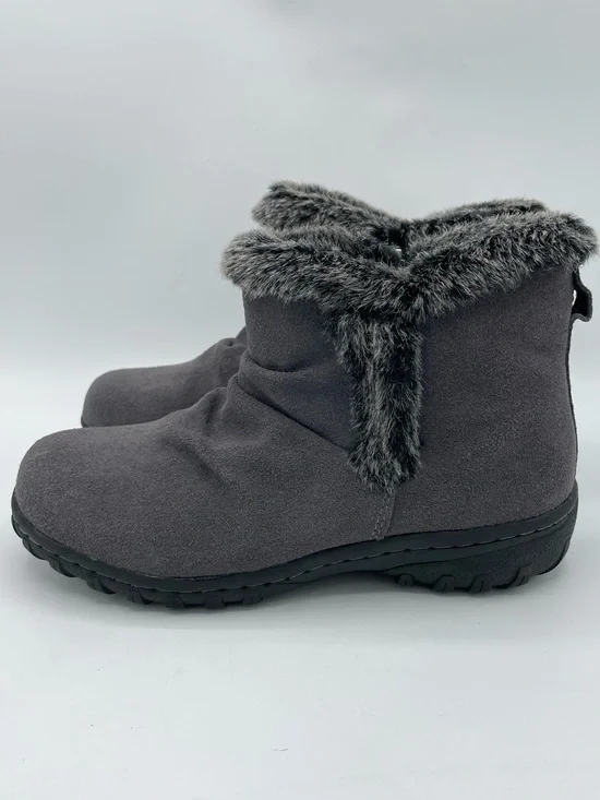 Khombu “Bonnie” Gray Faux-Fur Trim Winter Ankle Boots.