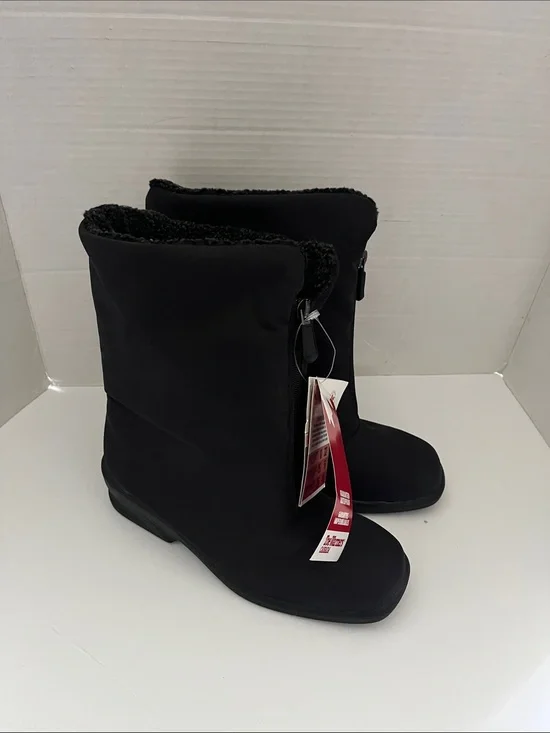 Women's Black Faux-Fur Lined Winter Zip Boots