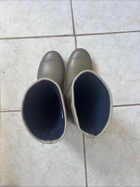 Sperry Youth Rain Boots in Taupe with Navy Lining