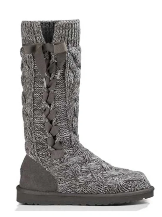 UGG Women’s Mahalya Ribbon Tie Cable Knit Boots *like NEW* size 9