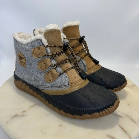 Sorel Women's Out n About Plus Wool Insulated Waterproof Duck Boots Size 5