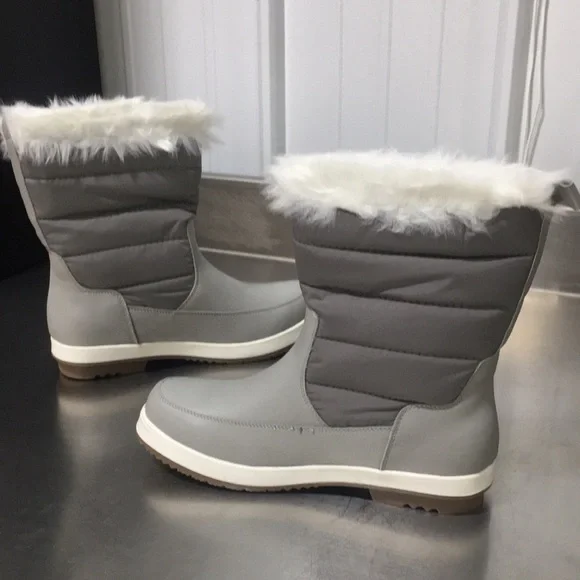 New WB‎ Woman’s Journee Collection Women's Gray Winter Boots