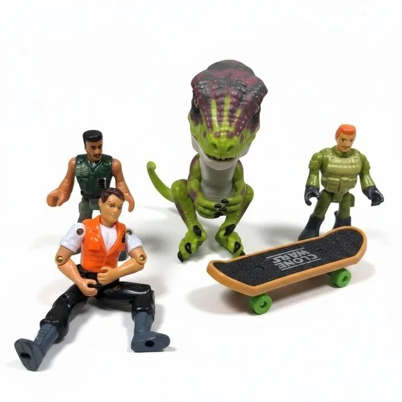 Action Figure‎ Lot Fingerlings Untamed T-Rex Star Wars Yoda Skateboard Lanard