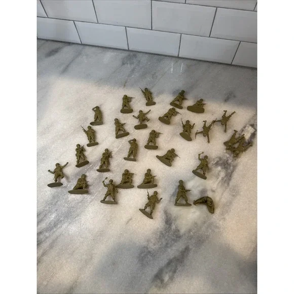 vintage timmee plastic army men Lot‎ Of 28