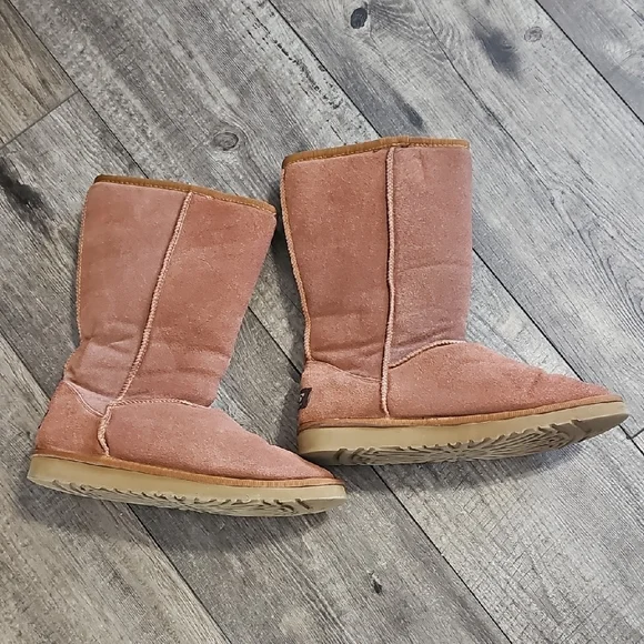 UGG Classic Short  Seude Boots