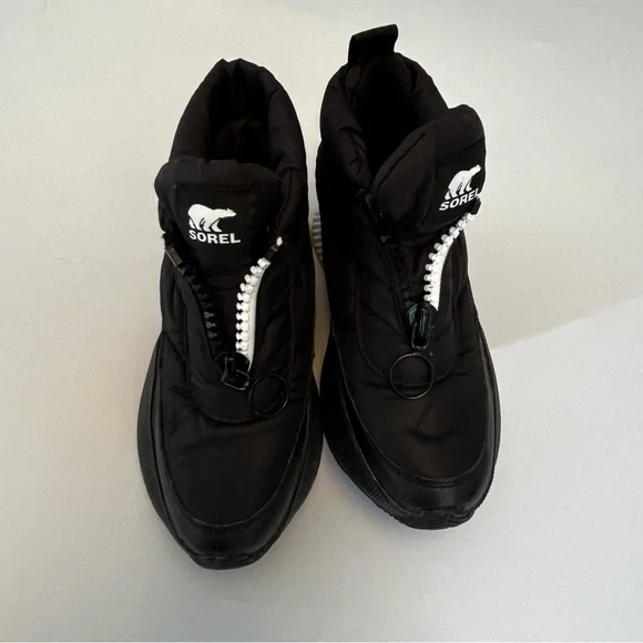 Sorel Black Quilted Out N About Puffy Boots Size 6