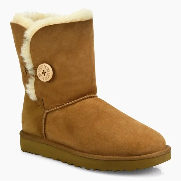 UGG Bailey Button II Sheepskin-Lined Suede Boots Women’s Size 6 in Chestnut