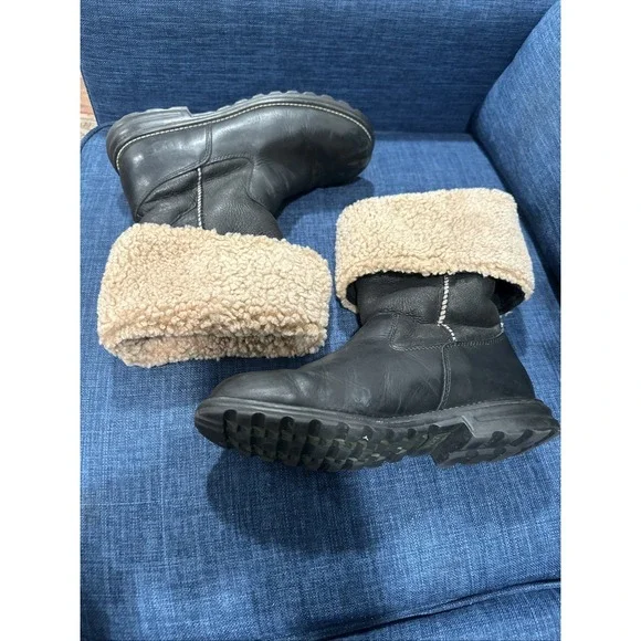 Uggs Tall Bomber 5804 Black Leather Sheepskin Lined Womens 9Boots Warm Winter