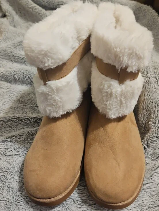 Juicy Couture Tan Faux-Suede Winter Boots with Cream Fur Cuff