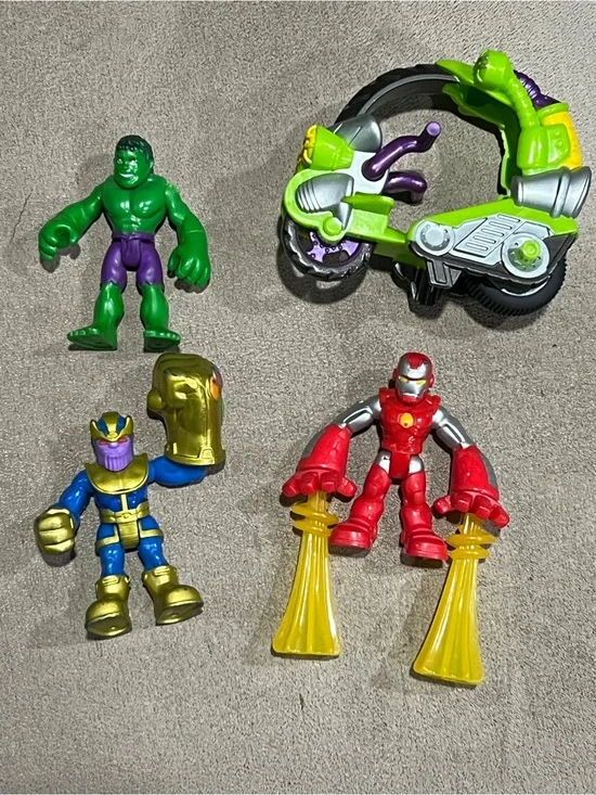 Imaginext lot Marvel Thanos w/ Gauntlet & Ironman & Hulk w/ vehicle