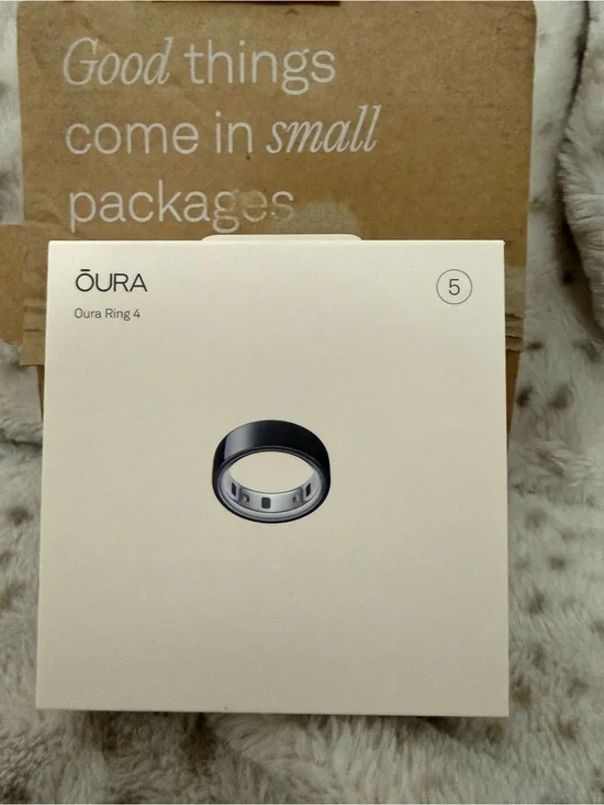 Oura Ring 4 Black and Silver