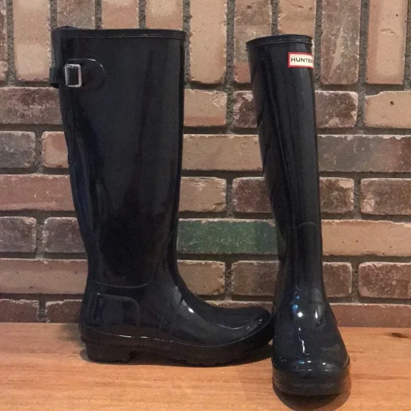 Hunter Women's Tall Gloss Rain Boots in Black