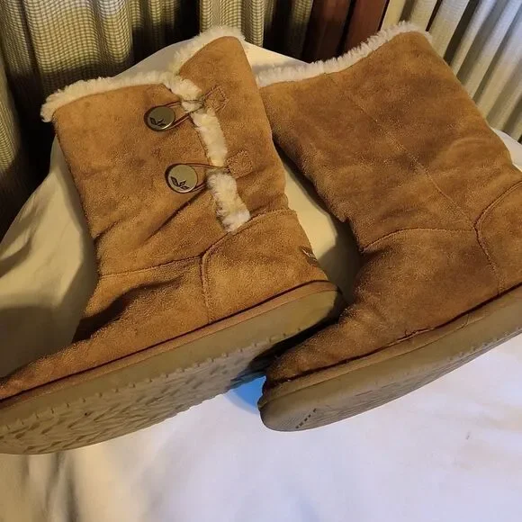 Kookaburra by Ugg boots