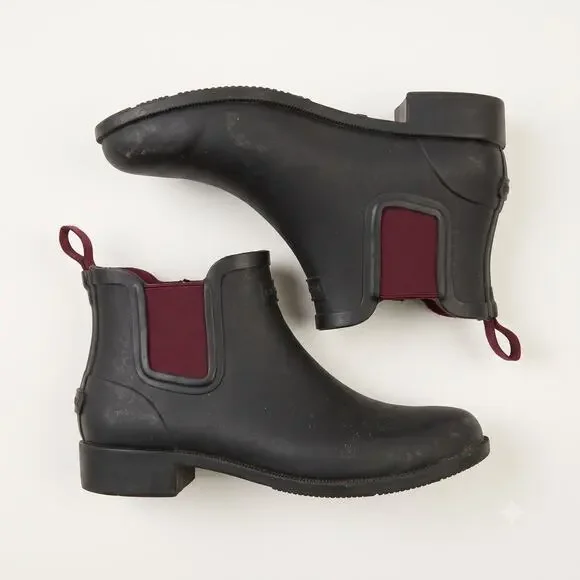 Hunter Womens 8 Minimalist Preppy Dark Academia Classic Rubber Chelsea Boots