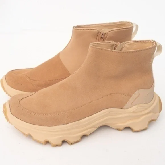 Sorel. New!‎ Kinetic Breakthru Acadia Boot. New without box.