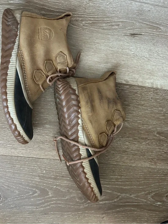 Sorel Women's Tan & Brown Leather Lace-Up Winter Boots