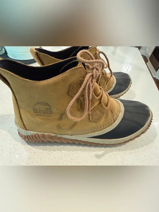Sorel Out N About Waterproof Duck Boots Women's size 10