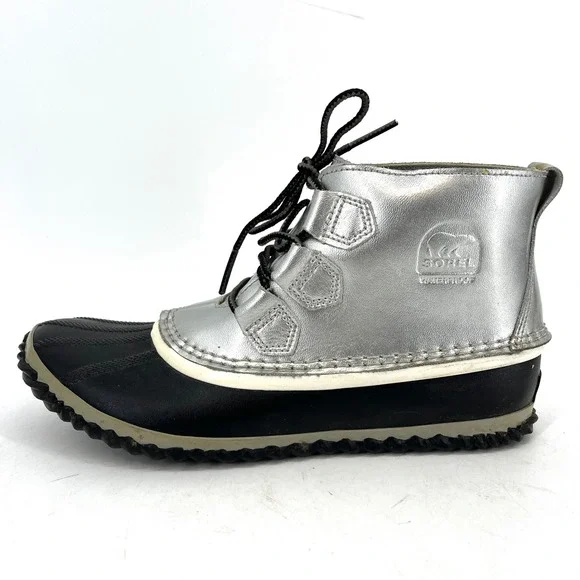Sorel Women's Out n About Waterproof Winter Boots Silver Black Lace Up Ankle 9.5