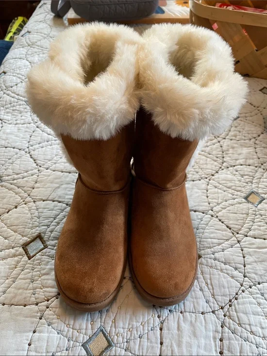SO Chestnut Brown Faux Suede Winter Boots with Cream Faux Fur Cuff
