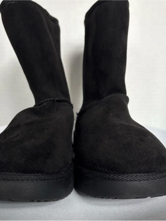 Women's Black Suede Winter Pull-On Boots - Classic Comfort