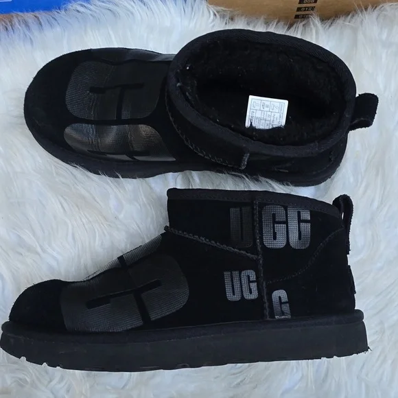 UGG Classic Mini Scatter Graphic black 5
