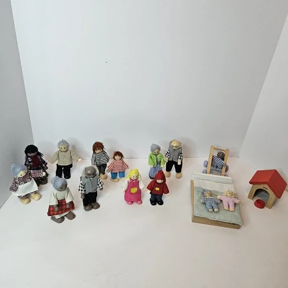 Melissa & Doug Wood Poseable Folk Family Figures Lot Of 19  HAPE items Included