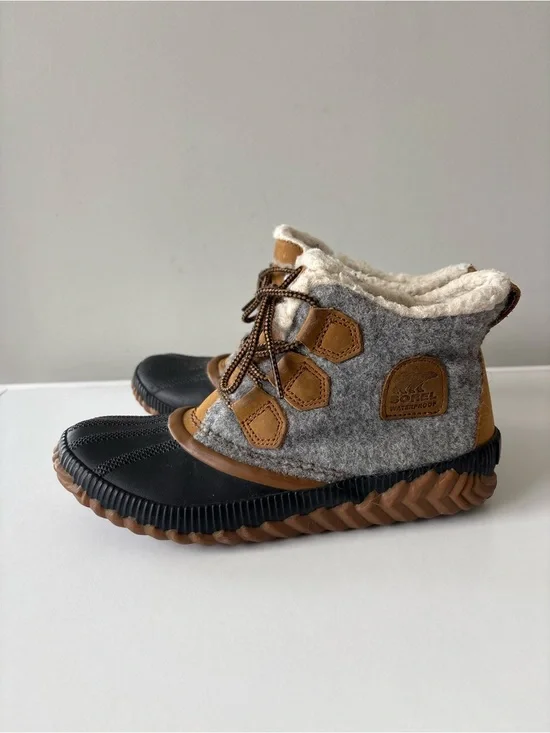 Sorel Out N About Plus Felt Boots Women’s 7 Waterproof
