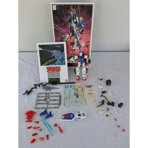 Vintage 1991 1/100 Mobile Suit Gundam F90 Weapon Variation Long Range, Bandai