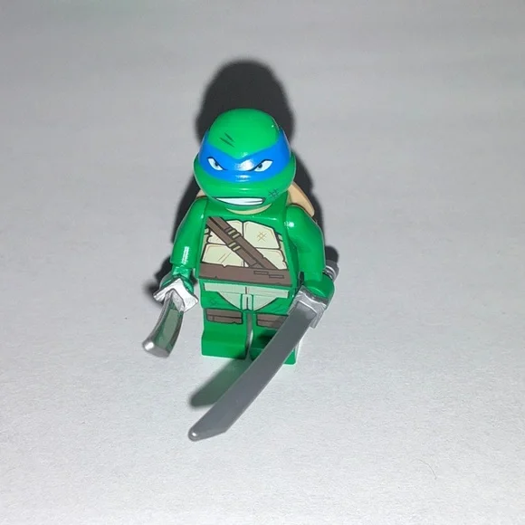 LEGO LEONARDO TEENAGE MUTNANT NINJA TURTLES SUPER HERO MINIFIGURE