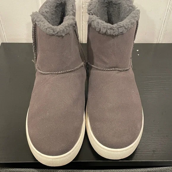 Cliffs by white mountain Gray Cozy Faux-Shearling Ankle Boots size  7.5