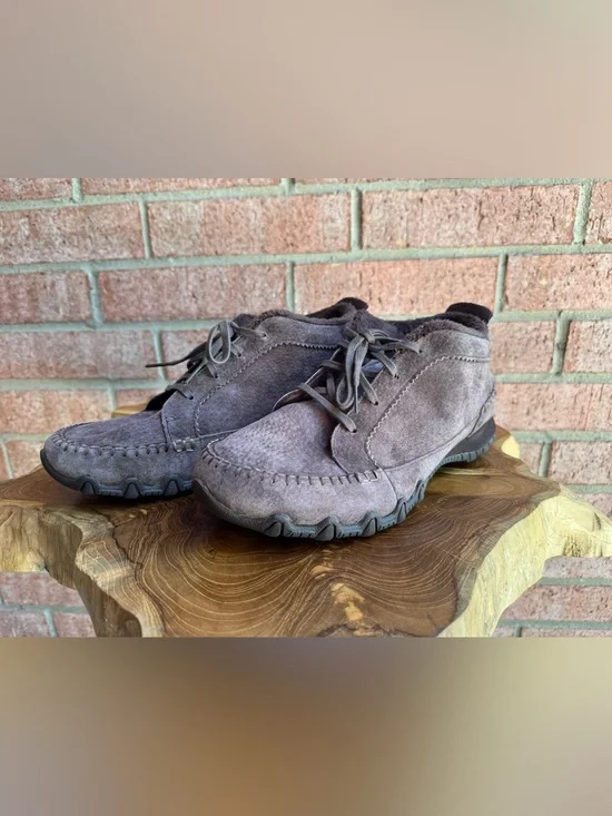 Women's Suede Lace-Up Winter Boots in Taupe