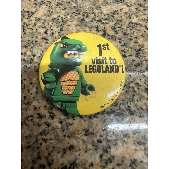 LEGO LEGOLAND‎ 1st Visit Button Pin Badge 2015 Green Dragon Minifigure Souvenir